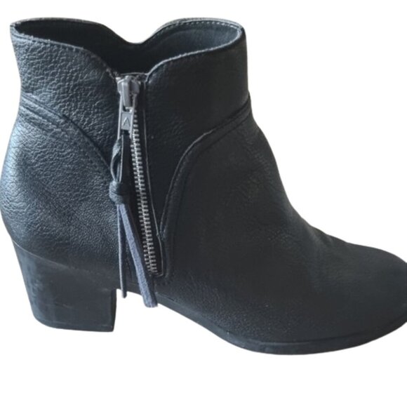 Aerosoles Acrobatic heel rest black vegan leather zippered ankle boot Size 10M - Picture 3 of 6